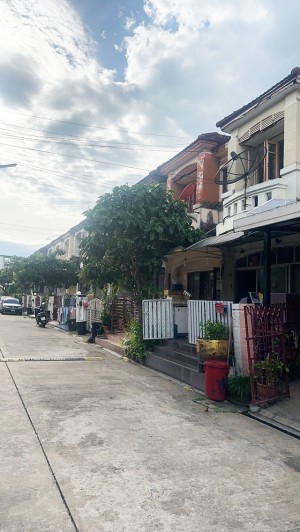 ทาวน์โฮม ขาย สามพรานนครปฐม ทาวน์โฮมขายถูก หมู่บ้านบุศรินทร์ กระทุ่มล้ม ขายถูกบ้านมือสอง